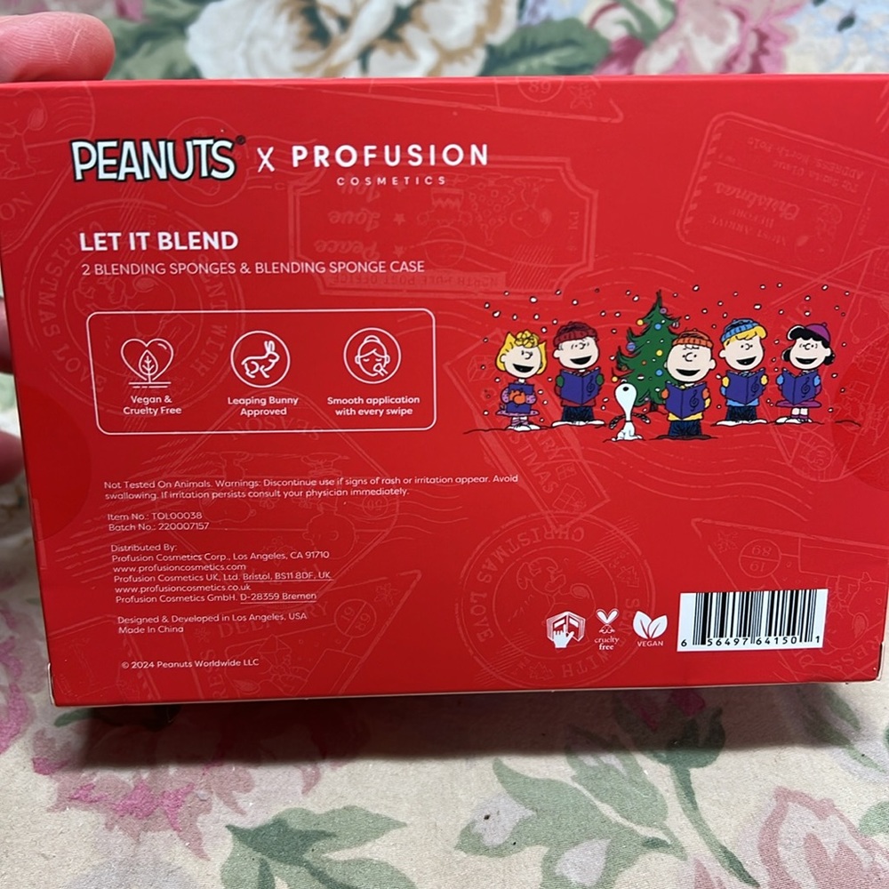 Snoopy Peanuts 2 blending sponges & case - Picture 7 of 10